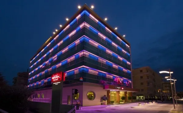 Hotelul Mercure de lângă fostul Casino Vesuvius este istorie