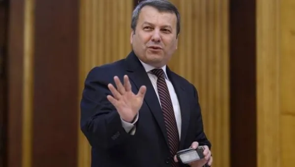 Gheorghe Ialomiţianu nu mai este liberal. El a demisionat ieri din PNL Braşov şi a aruncat săgeţi către George Scripcaru  