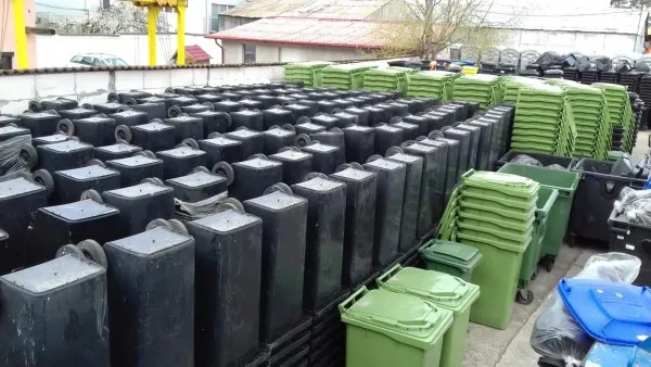 Ghimbavul, exemplu de bună practică în salubritate. Ecoinsule între blocuri, 4 pubele şi un compostainer pentru gunoiul vegetal la fiecare casă