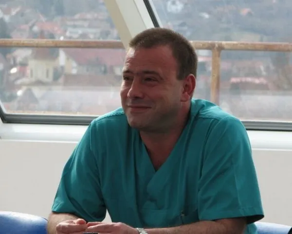 Numărul de naşteri, în creştere la stat, în scădere la privat