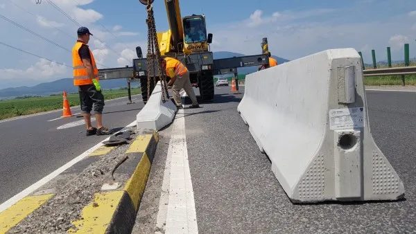 Plasticul s-a dovedit inutil. 7,5 kilometri de parapete „New Jersey”, pe „drumurile morții” ce trec prin judeţul Braşov
