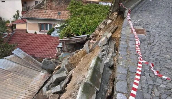 Strada Traian Moşoiu ar putea intra anul acesta în consolidare 