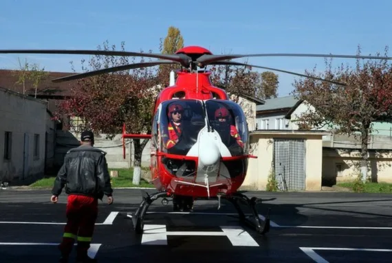 Primarul rănit grav după ce i-a explodat cazanul de ţuică în faţă, transferat cu elicopterul la Braşov