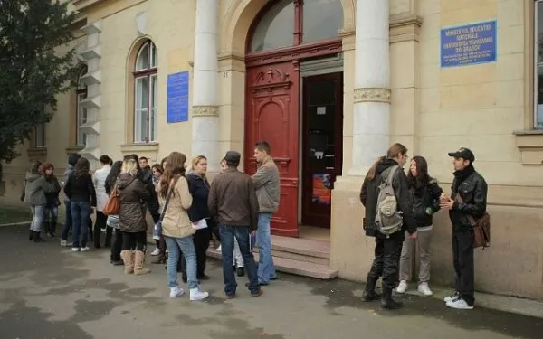 2. 885 de locuri bugetate, 3.505 cu taxă la cele 18 facultăţi din Braşov