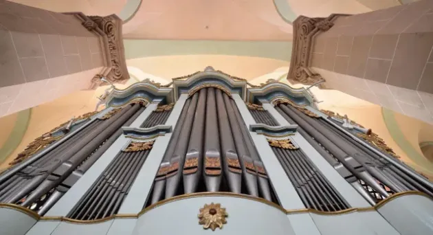 Curăţarea orgii mari de la Biserica Neagră mai aşteaptă