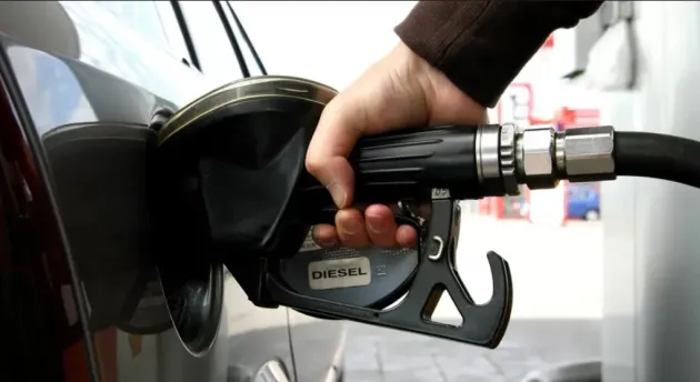 De unde să alimentaţi cu carburant la cel mai bun preţ, dacă plecaţi în vacanţă peste hotare