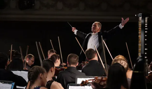 „Seara Brahms”, la Filarmonica Braşov, cu dirijorul Cristian Mandeal