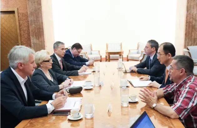 Dăncilă, în faţa delegaţiei FMI: România are una dintre cele mai mici datorii publice 
