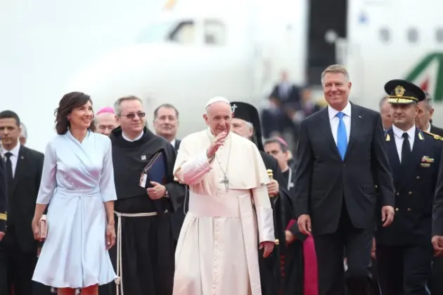 Călătoria apostolică de trei zile a Papei Francisc în România s-a încheiat... cu un curcubeu 