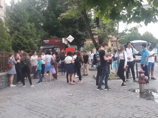 Aproape 700 de elevi din Braşov încearcă să-şi mărească notele la Evaluarea Naţională