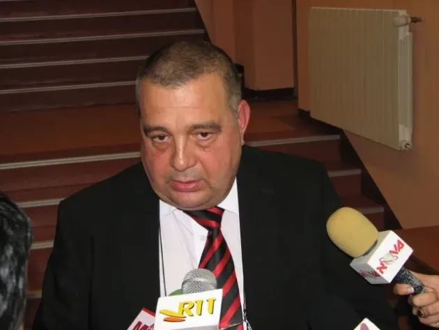 9 termene şi patru luni pentru sentinţă