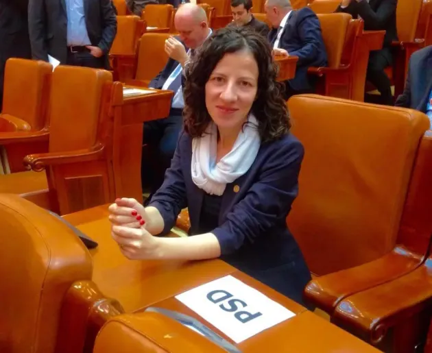 Roxana Mînzatu, validată de preşedintele României pe funcţia de ministru al Fondurilor Europene: „Este o imensă onoare să primesc mandatul”