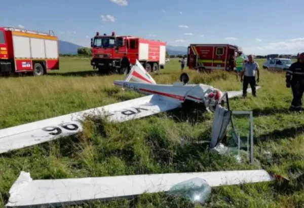 Planor prăbușit la Sânpetru. Pilotul și-a rupt picioarele și coloana