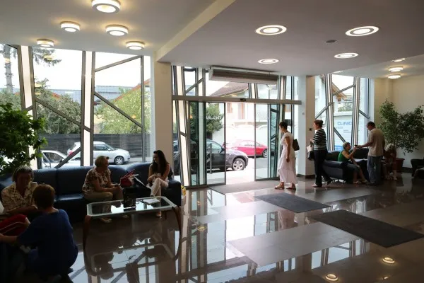 Cei cu boli cardio cronice beneficiază gratuit de evaluarea stării de sănătate la o clinică privată din Braşov
