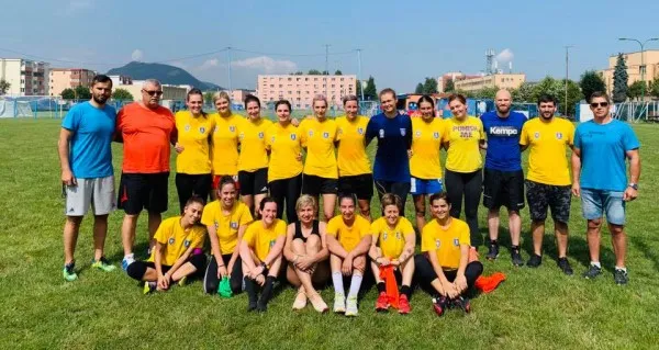 A început greul pentru handbalistele Coronei