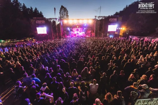 Rock în peşteră, noutatea ediţiei la Rockstadt Extreme Fest. Mii de oameni sunt aşteptaţi în acest final de săptămână la Râşnov