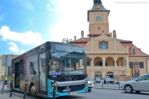 RATBV a suspendat linia turistică 61, dar pregăteşte traseul pentru autobuzul etajat luat de la Consiliul Judeţean Braşov