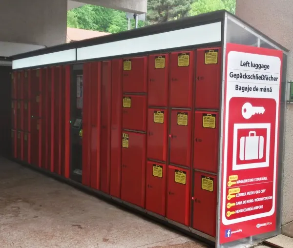 Automatul „Schiuri şi Bagaje de mână” în centrul Braşovului