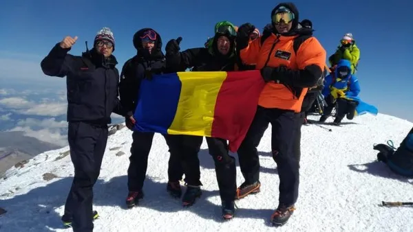 Au reuşit! Cei 4 temerari din Braşov au pus tricolorul pe „Tronul Zeilor”