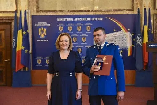 După faptă și răsplată. Un jandarm din Brașov a fost decorat cu Emblema de Onoare a MAI