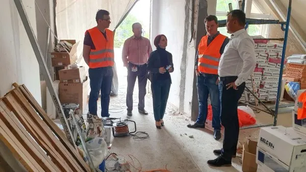 Secția de Neuropsihiatrie a Spitalului Clinic de Copii Brașov, reabilitată până la 1 septembrie 2019. Stadiul lucrărilor a fost verificat de președintele Consiliului Județean Brașov, Adrian Veștea 