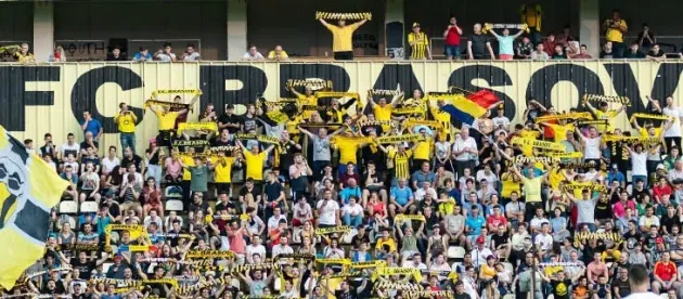 SR Braşov - Rapid Frumoşii Nebuni ai Giuleştiului, meci caritabil pentru copiii defavorizaţi