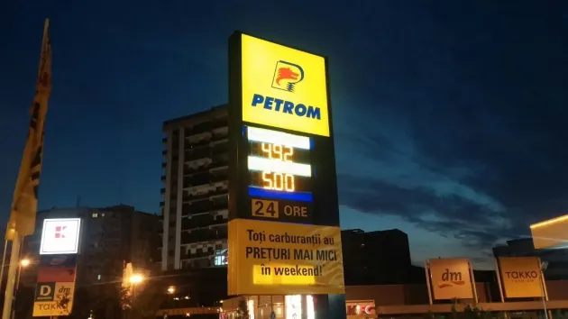 Consiliul Concurenţei: Majorările preţurilor la carburanţi trebuie afişate simultan 