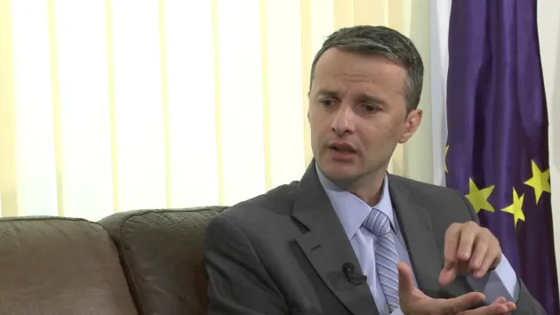 Guvernul vrea să le dea elevilor un voucher de 10 lei pentru fiecare zi de şcoală cu prezenţă integrală
