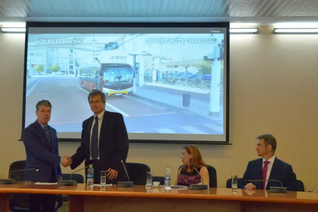 Primăria Brașov a semnat contractul pentru cumpărarea a 32 de autobuze electrice