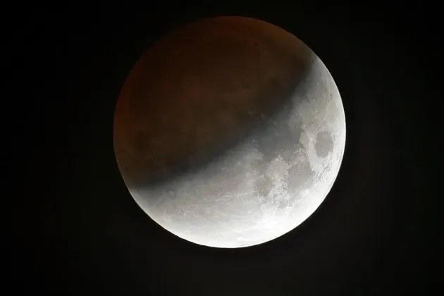 Eclipsă parţială de Lună între 16 şi 17 iulie