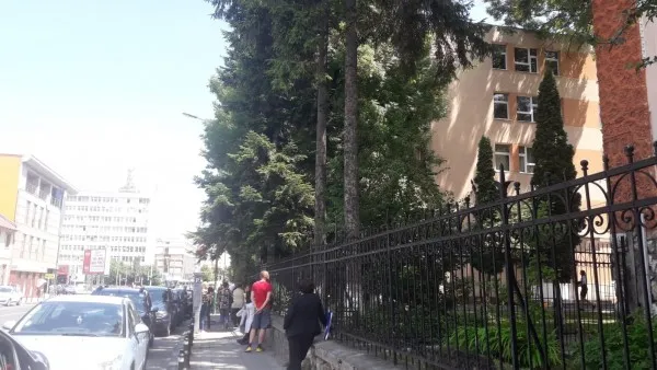 Profesor scos din sală, după ce a fost prins încercând să copieze la Titularizare