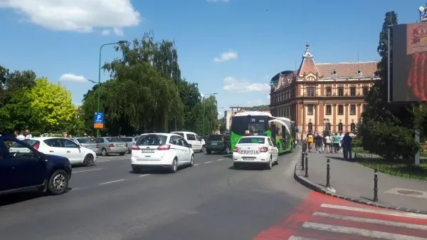 Inerţia sau calitatea şoferilor? RATBV şi Primăria Braşov au prezentat explicaţiile pentru care oamenii cad în noile autobuze Menarini 