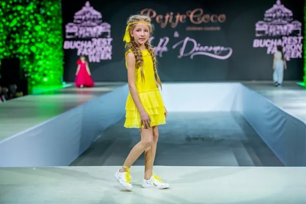 Rebeka Mirică, performanţă în tenis şi modeling la doar 10 ani