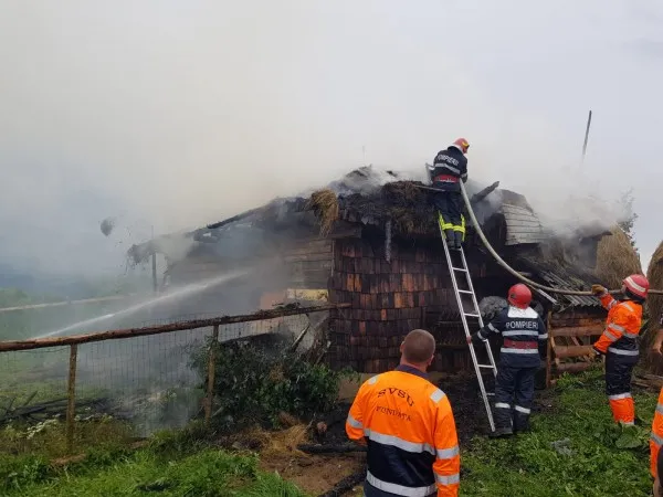 Incendiu la Şirnea… lângă căpiţele de fân