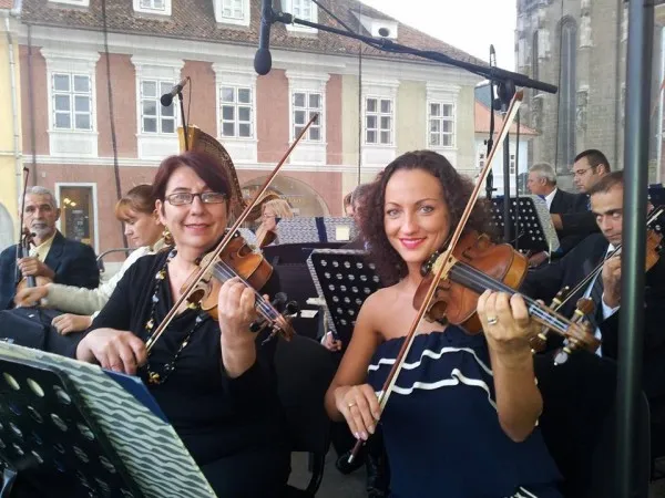 Artiștii de la Filarmonică și-au condus colega pe ultimul drum. A murit Lacrima Stănescu, violonistă în orchestra brașoveană