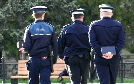 Sute de polițiști și pompieri, la datorie în minivacanța de Sfânta Maria