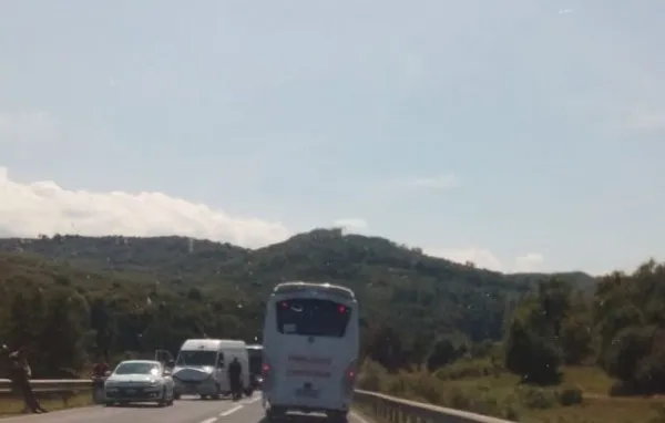 Impact autoutilitară-autoturism pe DN 1, la Perșani