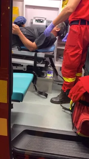 Scandal pe 13 Decembrie: Unul contra trei, cu cuțitul în mână
