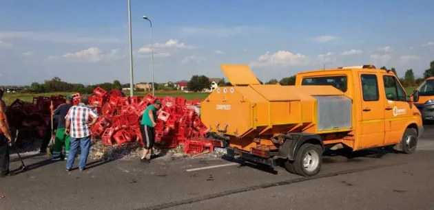 Marfa dintr-un tir care s-a răsturnat pe centură va ajunge la reciclabile