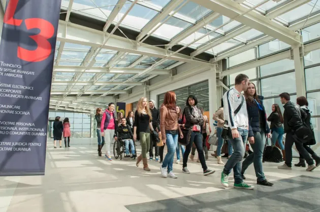 38 de ţări, la alegere, prin bursă de la Universitatea Transilvania Braşov 