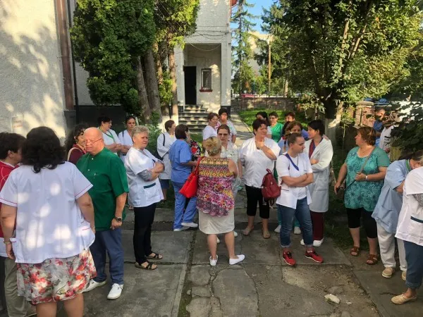 Angajaţii de la Spitalul de Boli Infecţioase Braşov nu au renunţat la protest