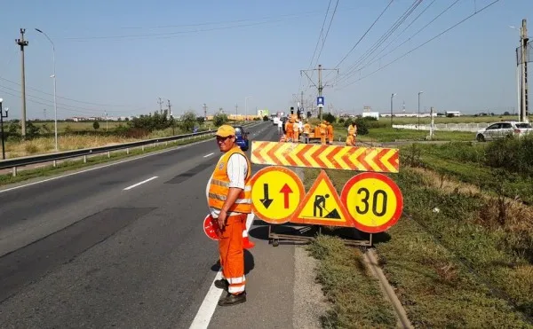 Poliţiştii, cu ochii pe DN 73. Încă nu s-au dat amenzi, dar li s-a impus drumarilor să repare şi zonele „uitate”