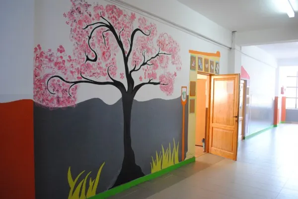 Aproape 1.000 de elevi într-o şcoală înfrumuseţată chiar de mâna celor mici
