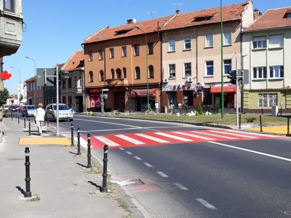 Analiză a traficului în zona „porţii de intrare” spre Centrul Istoric. Funcţionarea semaforului pietonal de la intersecţia cu Vlad Ţepeş, legată de giratoriul de la Lidl