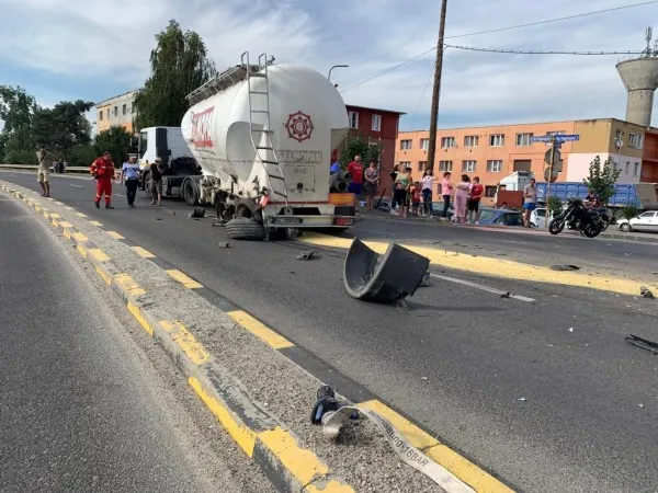 Accident cu trei TIR-uri pe DN 1. Dosar închis ca simplă tamponare