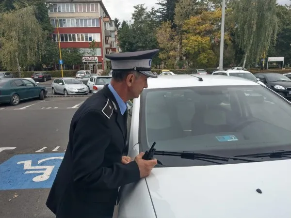 Control-fulger: parcările de lângă pieţe
