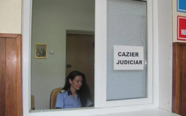 „Cazierul sexual”, 40 de cereri la Braşov. E obligatoriu pentru profesori, medici şi toţi cei care lucrează cu copii