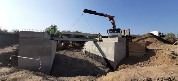 Modernizarea DN 73 a ajuns în stadiul lucrărilor de artă