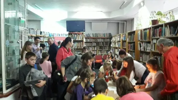 Laboratorul de chimie din… Bibliotecă