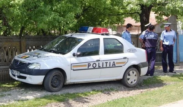 A smuls copilul din braţele mamei şi s-a închis cu el în cameră